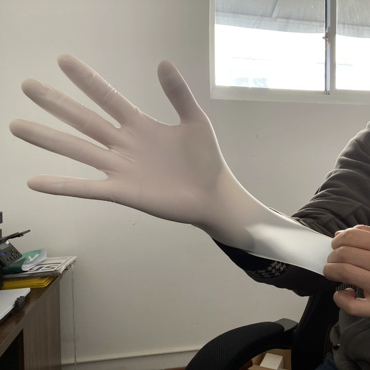Powder-Free Latex Gloves 6.5g - Image 3